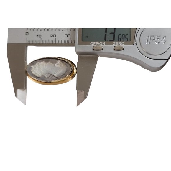 Catamore 1-20 12K GF Gold Filled Shell Carved Cameo Brooch, Signed E85 - Picture 8 of 10